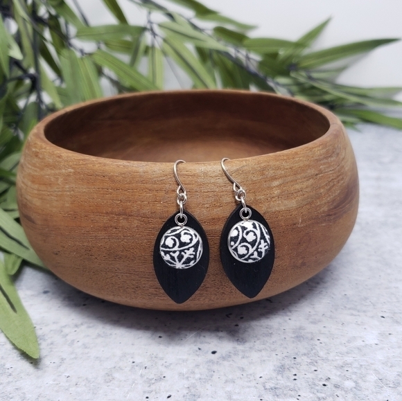 New Handmade | Vine Print Wooden Leaf Earrings - Picture 1 of 2